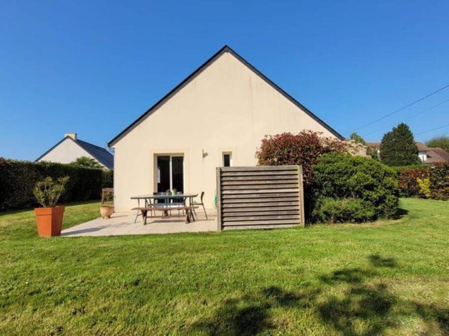 Belle Maison: Coastal Retreat with Garden near Omaha Beach Villa Saint-Laurent-sur-Mer Exterior photo