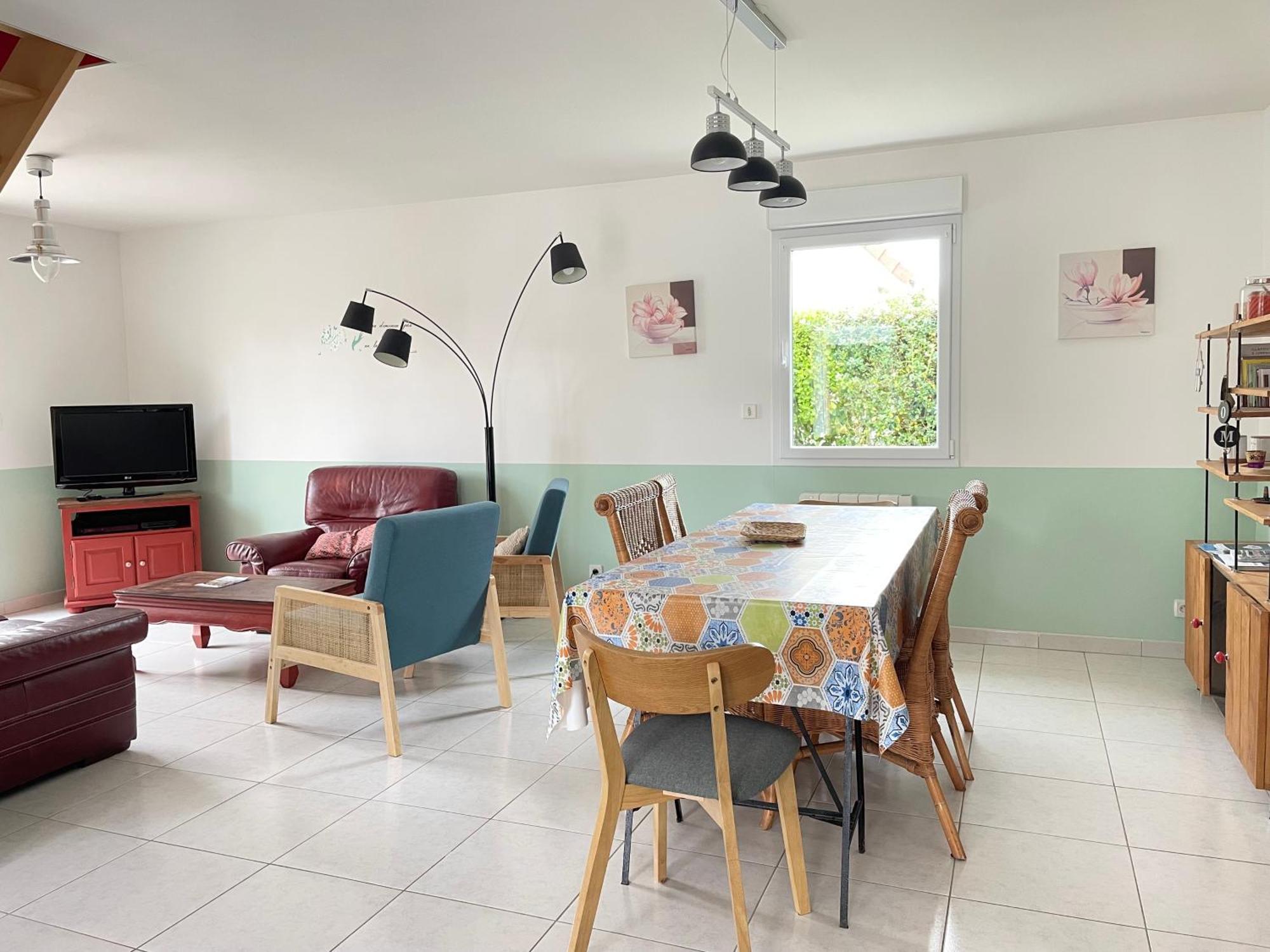Belle Maison: Coastal Retreat with Garden near Omaha Beach Saint-Laurent-sur-Mer Exterior photo