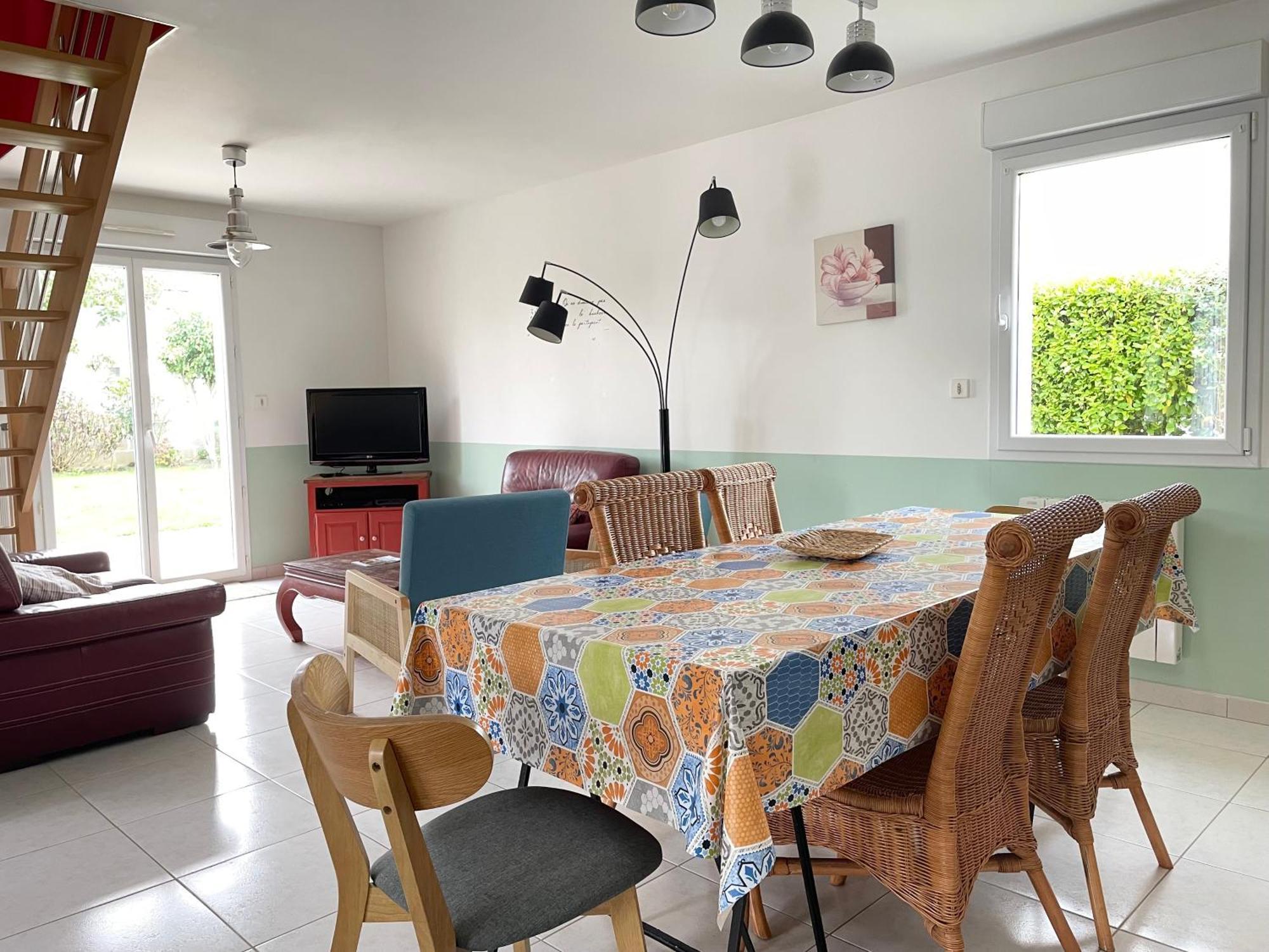 Belle Maison: Coastal Retreat with Garden near Omaha Beach Saint-Laurent-sur-Mer Exterior photo